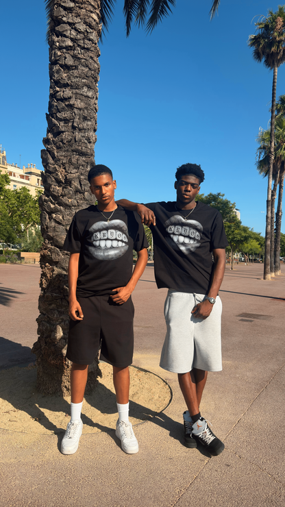 BLACK GRAPHIC TEE